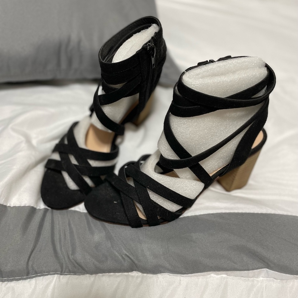 Black dress shoes